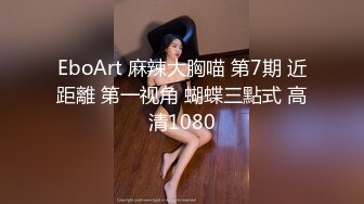 女技师给客人按摩时被男友挑逗 受不了就在客人面前做爱